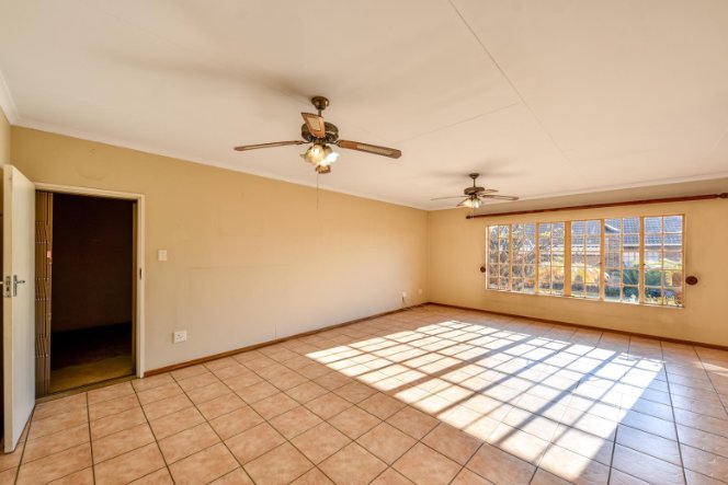 2 Bedroom Property for Sale in Faerie Glen Gauteng