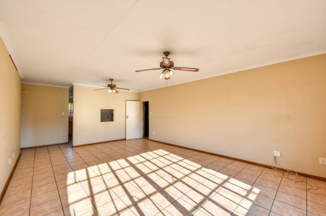 2 Bedroom Property for Sale in Faerie Glen Gauteng