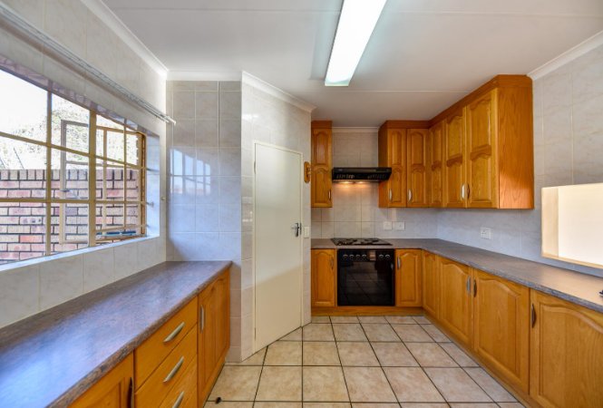 2 Bedroom Property for Sale in Faerie Glen Gauteng