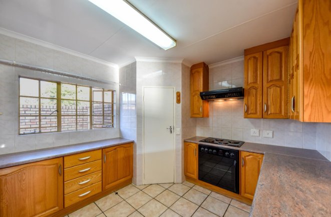 2 Bedroom Property for Sale in Faerie Glen Gauteng