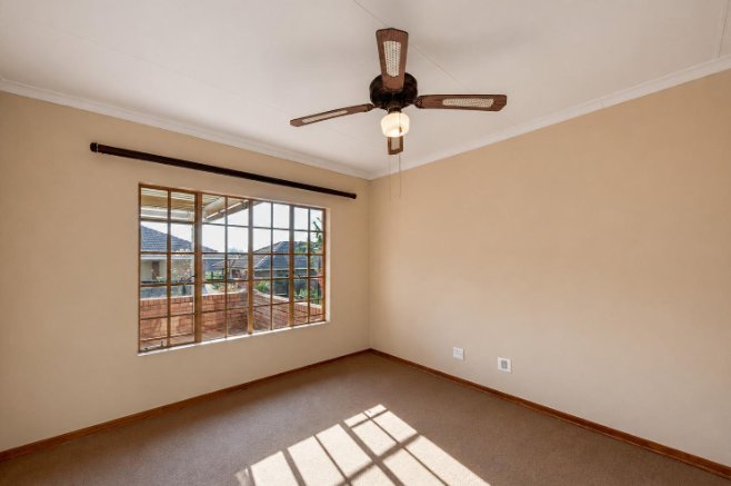 2 Bedroom Property for Sale in Faerie Glen Gauteng
