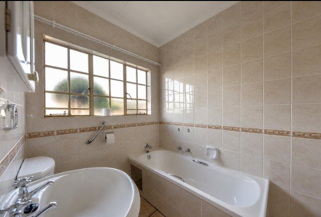 2 Bedroom Property for Sale in Faerie Glen Gauteng