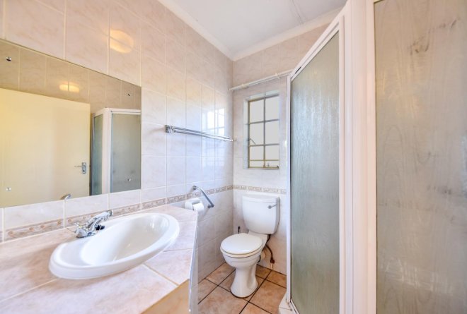 2 Bedroom Property for Sale in Faerie Glen Gauteng