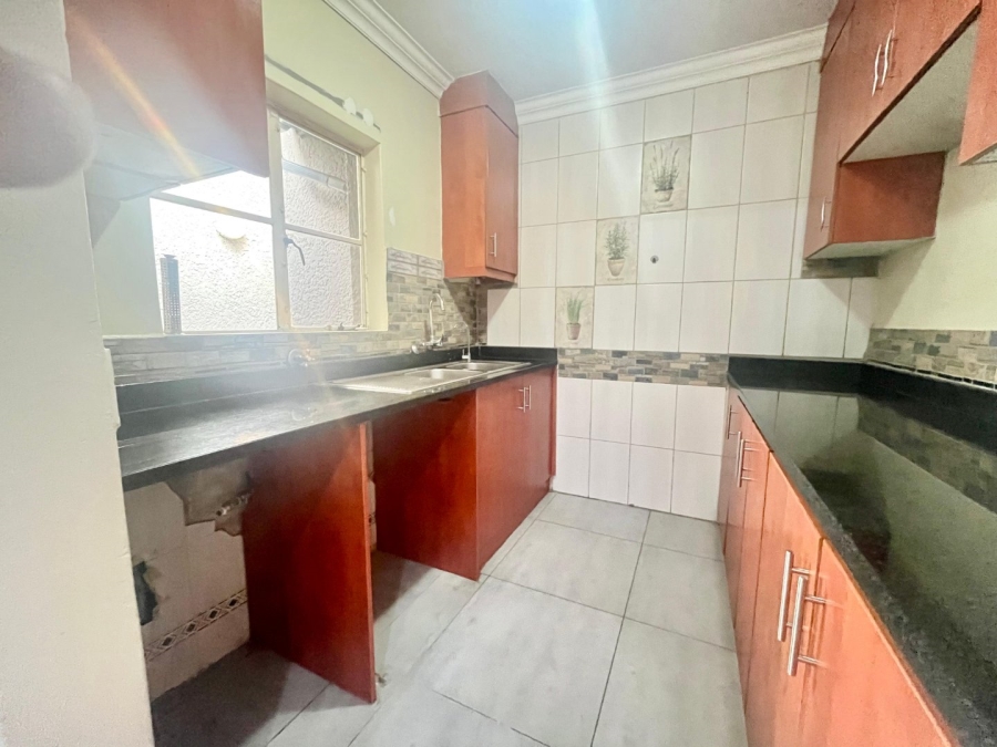 To Let 1 Bedroom Property for Rent in Vorna Valley Gauteng