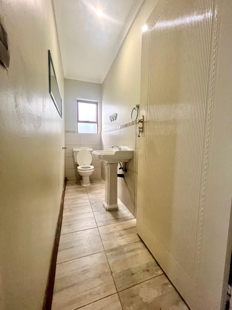 To Let 1 Bedroom Property for Rent in Vorna Valley Gauteng