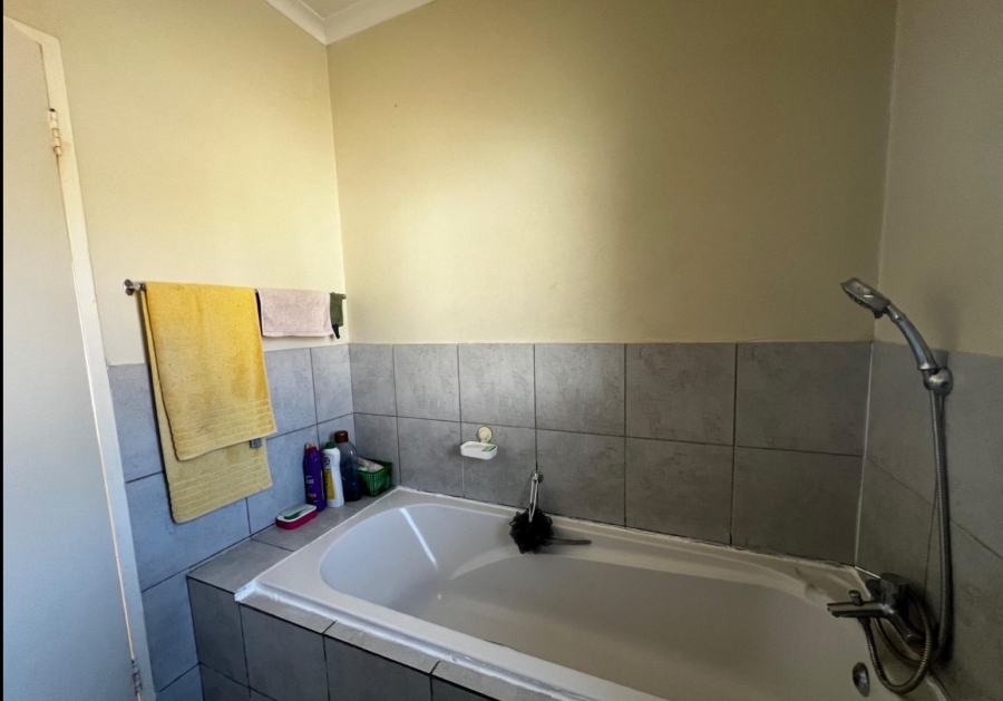 Bedroom Property for Sale in Kirkney Gauteng