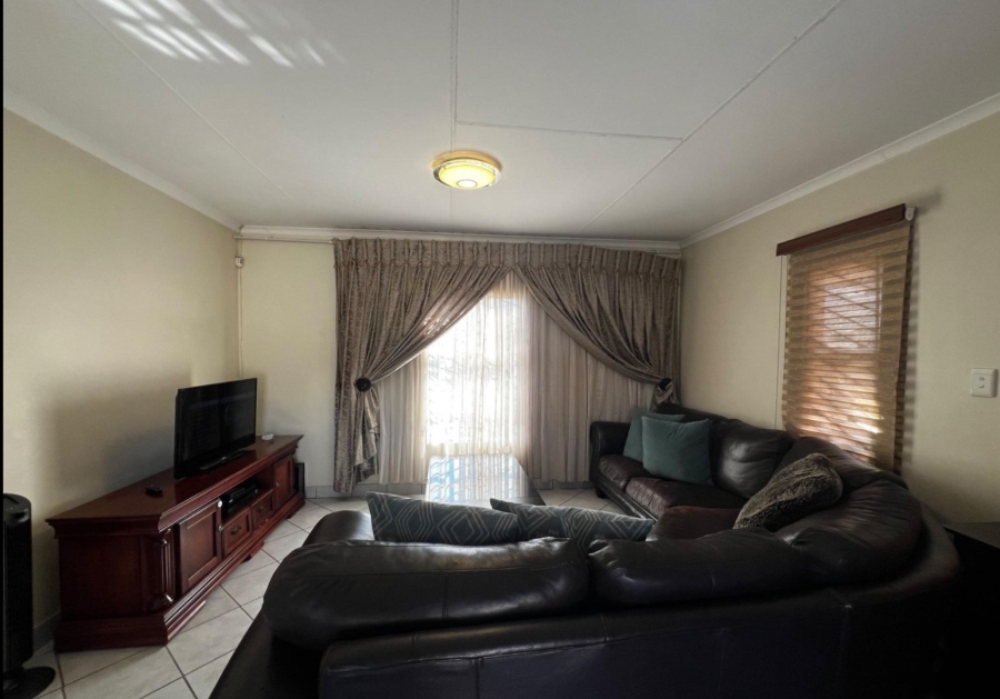  Bedroom Property for Sale in Kirkney Gauteng