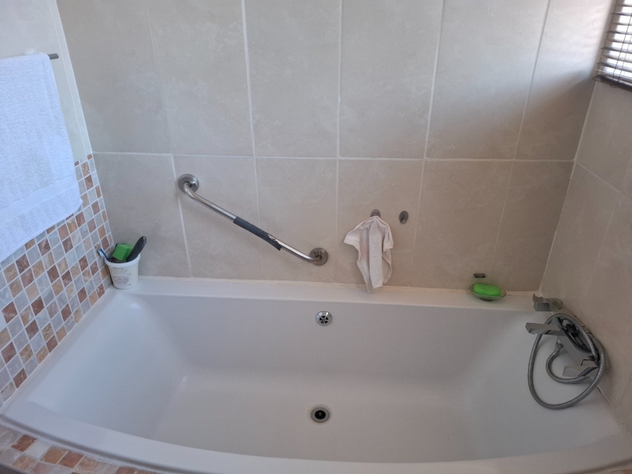 2 Bedroom Property for Sale in Edenvale Central Gauteng