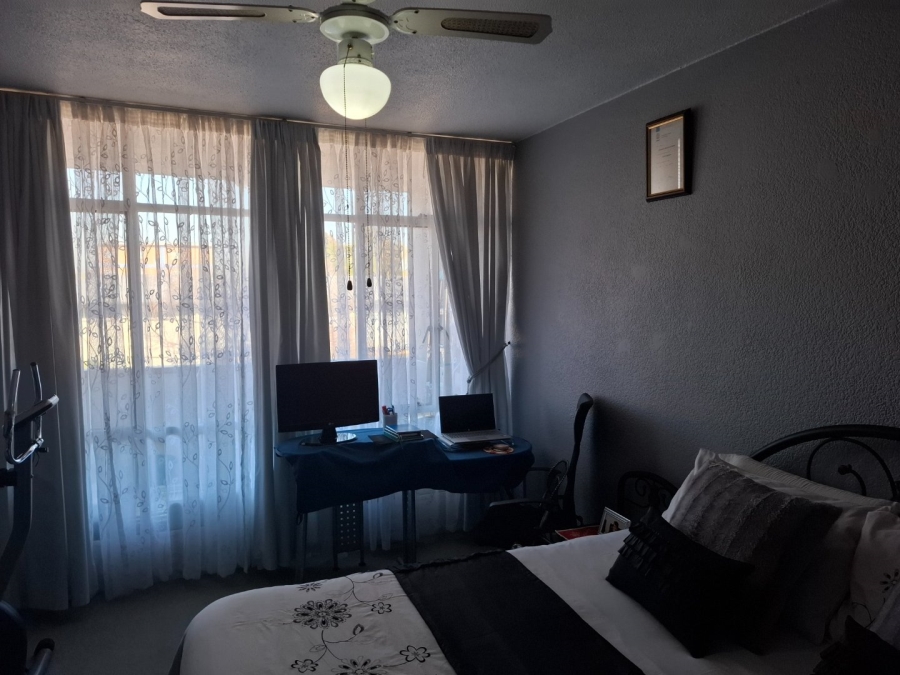 2 Bedroom Property for Sale in Edenvale Central Gauteng