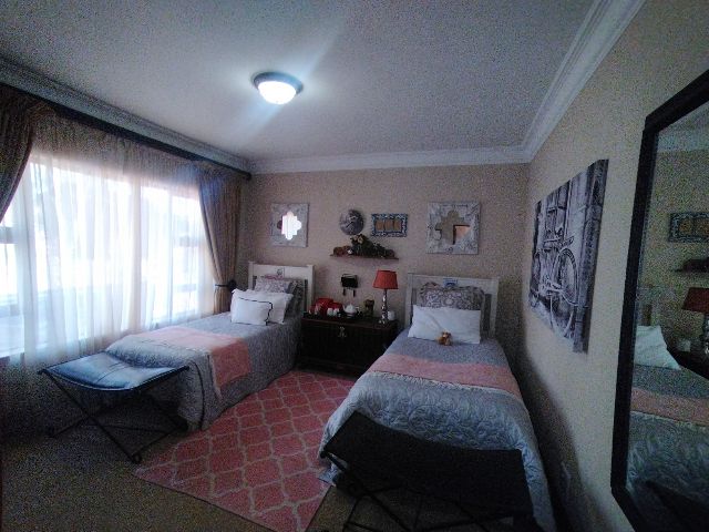 4 Bedroom Property for Sale in Zwavelpoort Gauteng