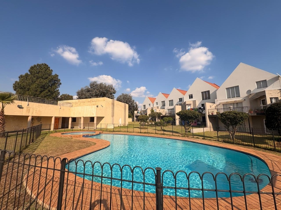 2 Bedroom Property for Sale in Halfway Gardens Gauteng