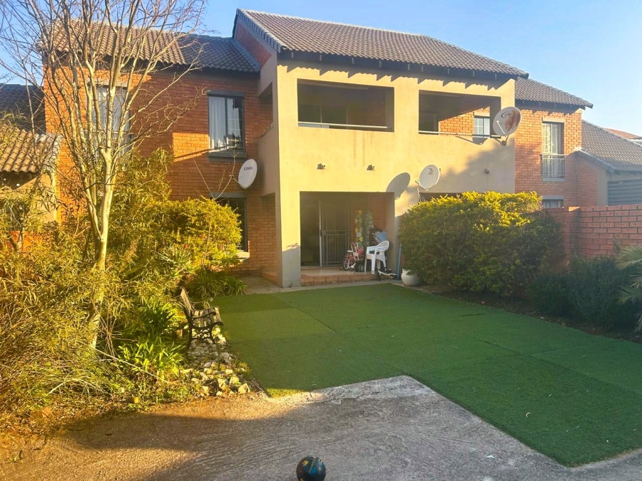 2 Bedroom Property for Sale in Eco Park Gauteng