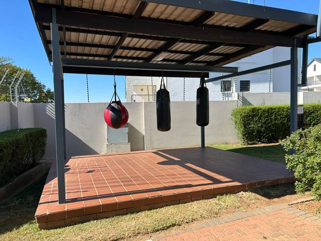 To Let 2 Bedroom Property for Rent in Greenstone Ridge Gauteng