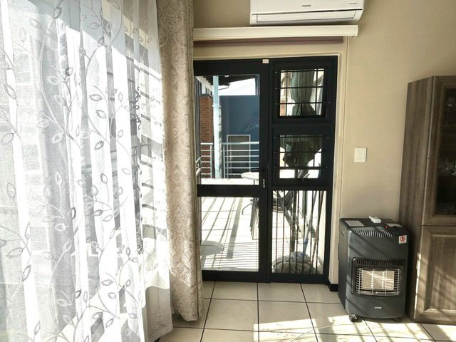 To Let 2 Bedroom Property for Rent in Greenstone Ridge Gauteng