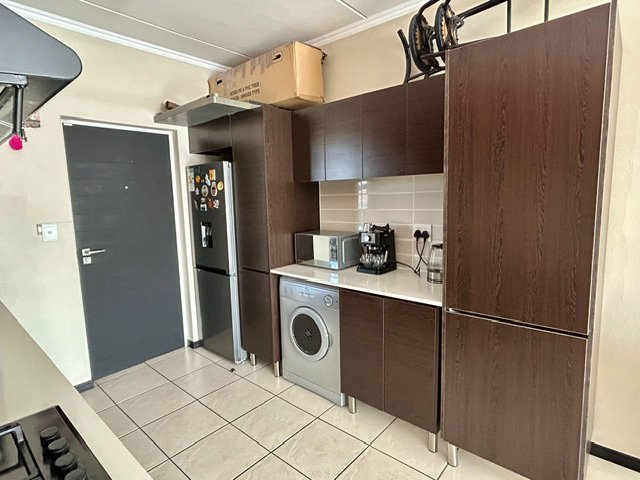 To Let 2 Bedroom Property for Rent in Greenstone Ridge Gauteng