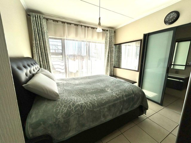 To Let 2 Bedroom Property for Rent in Greenstone Ridge Gauteng