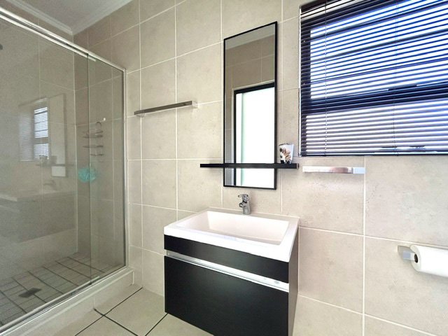 To Let 2 Bedroom Property for Rent in Greenstone Ridge Gauteng