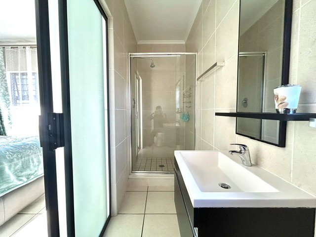 To Let 2 Bedroom Property for Rent in Greenstone Ridge Gauteng