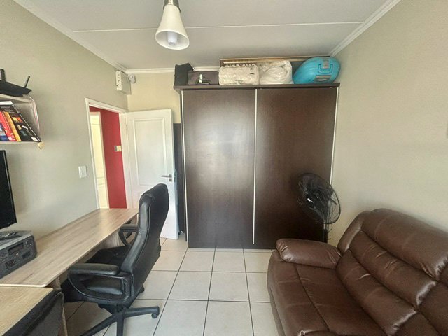 To Let 2 Bedroom Property for Rent in Greenstone Ridge Gauteng