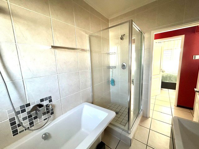 To Let 2 Bedroom Property for Rent in Greenstone Ridge Gauteng