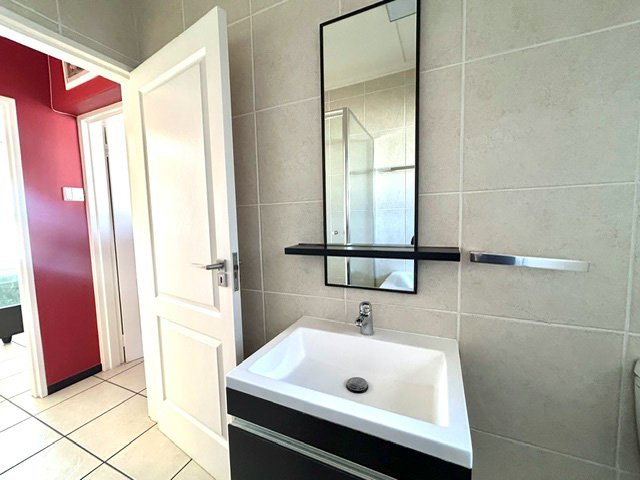 To Let 2 Bedroom Property for Rent in Greenstone Ridge Gauteng