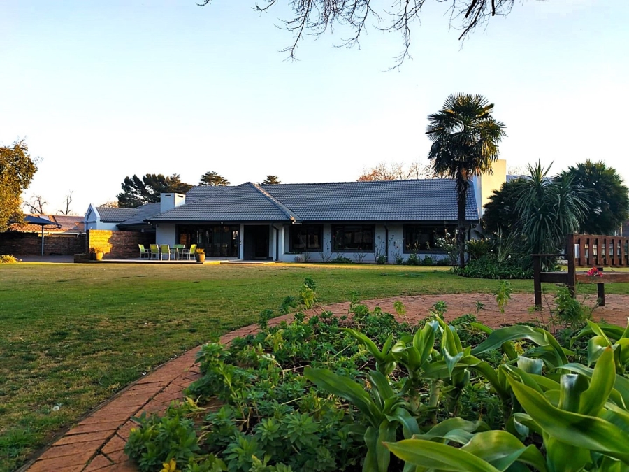 6 Bedroom Property for Sale in Three Rivers Gauteng