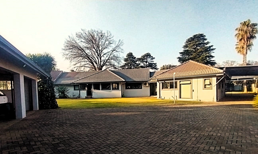 6 Bedroom Property for Sale in Three Rivers Gauteng