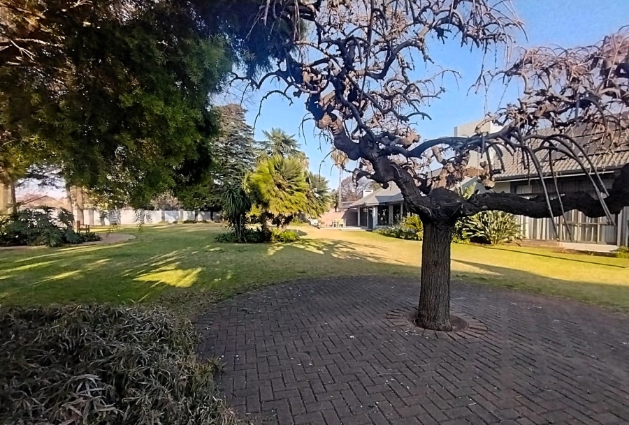 6 Bedroom Property for Sale in Three Rivers Gauteng