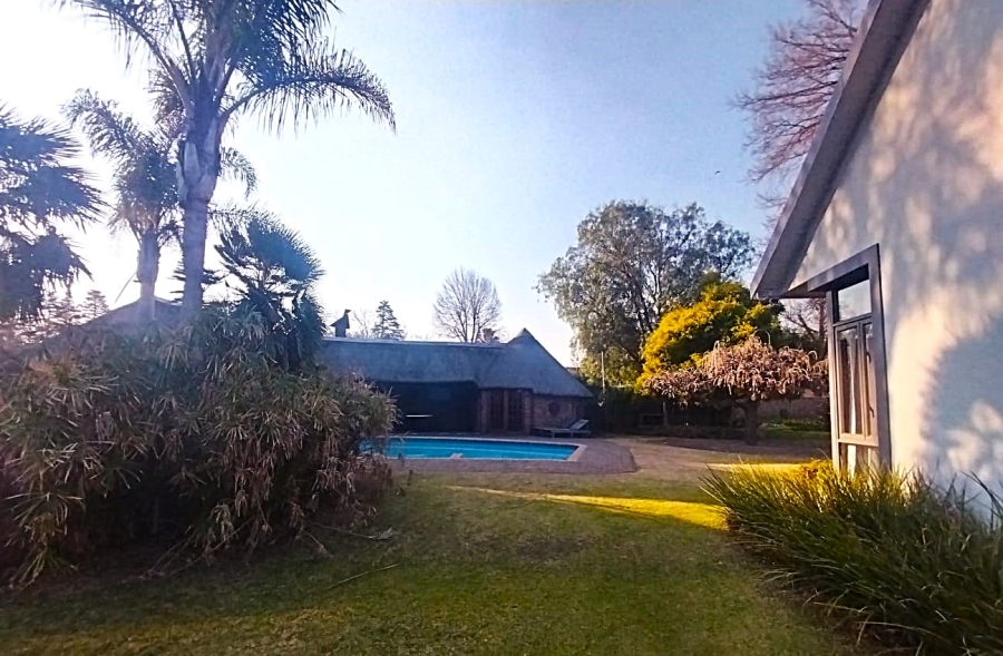6 Bedroom Property for Sale in Three Rivers Gauteng