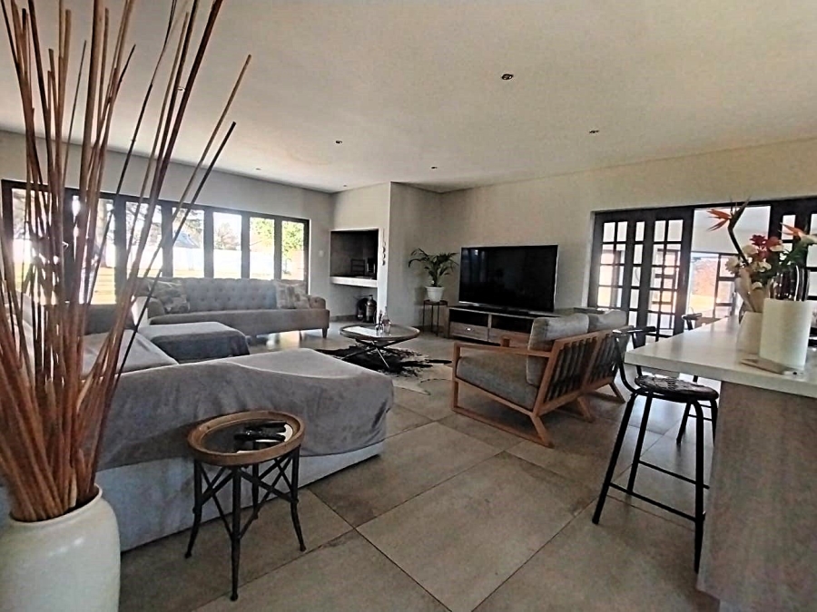 6 Bedroom Property for Sale in Three Rivers Gauteng