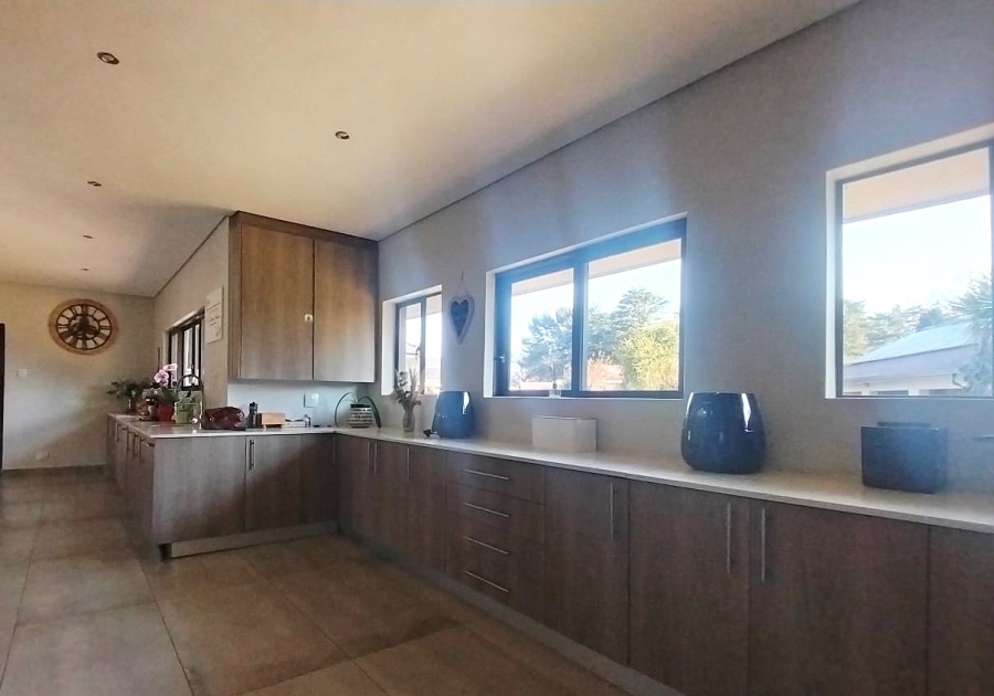 6 Bedroom Property for Sale in Three Rivers Gauteng