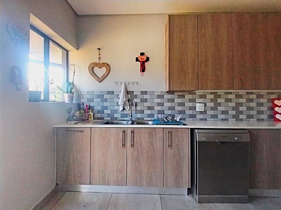 6 Bedroom Property for Sale in Three Rivers Gauteng