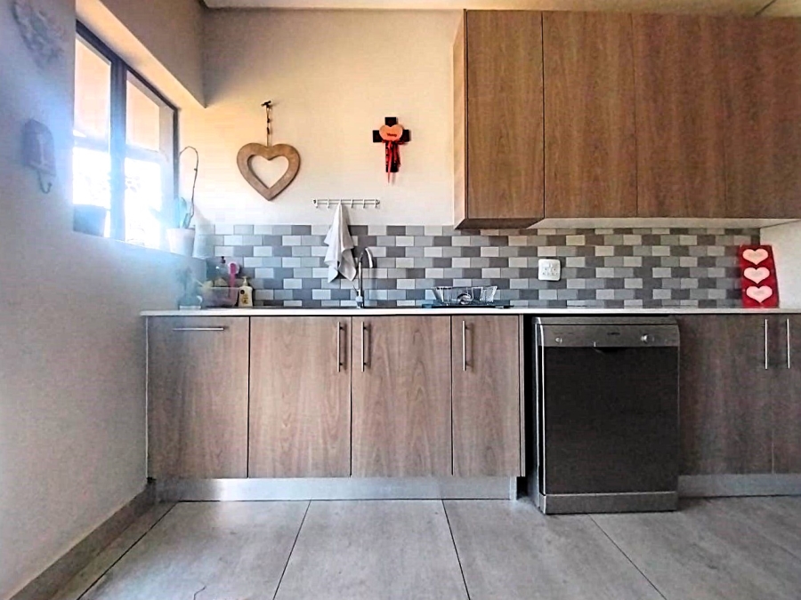 6 Bedroom Property for Sale in Three Rivers Gauteng
