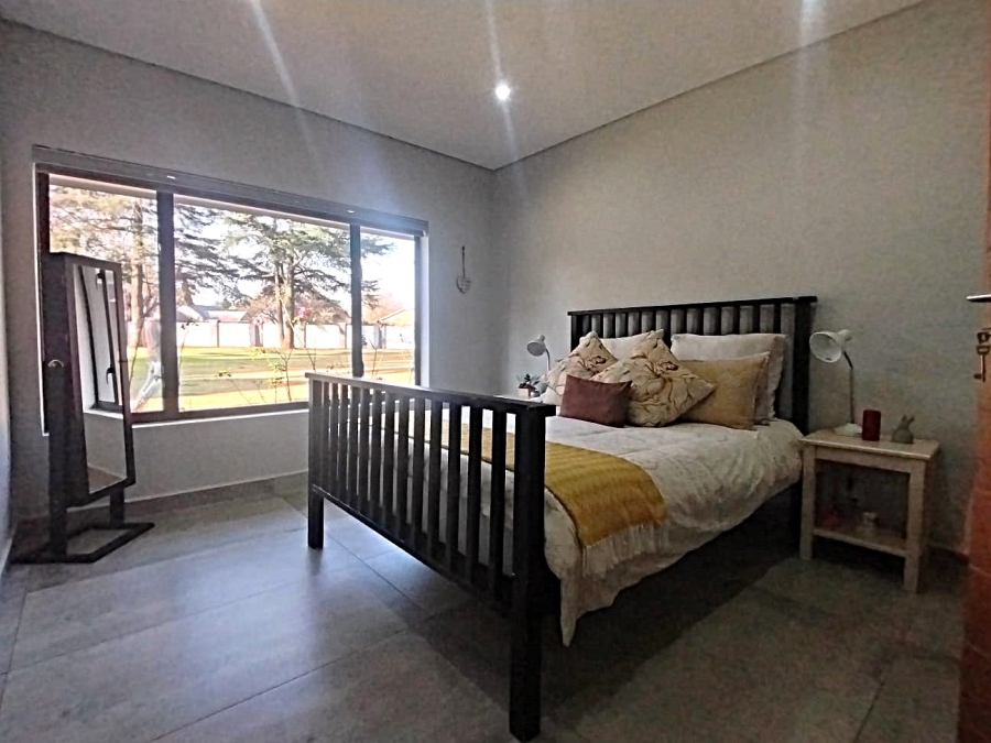 6 Bedroom Property for Sale in Three Rivers Gauteng