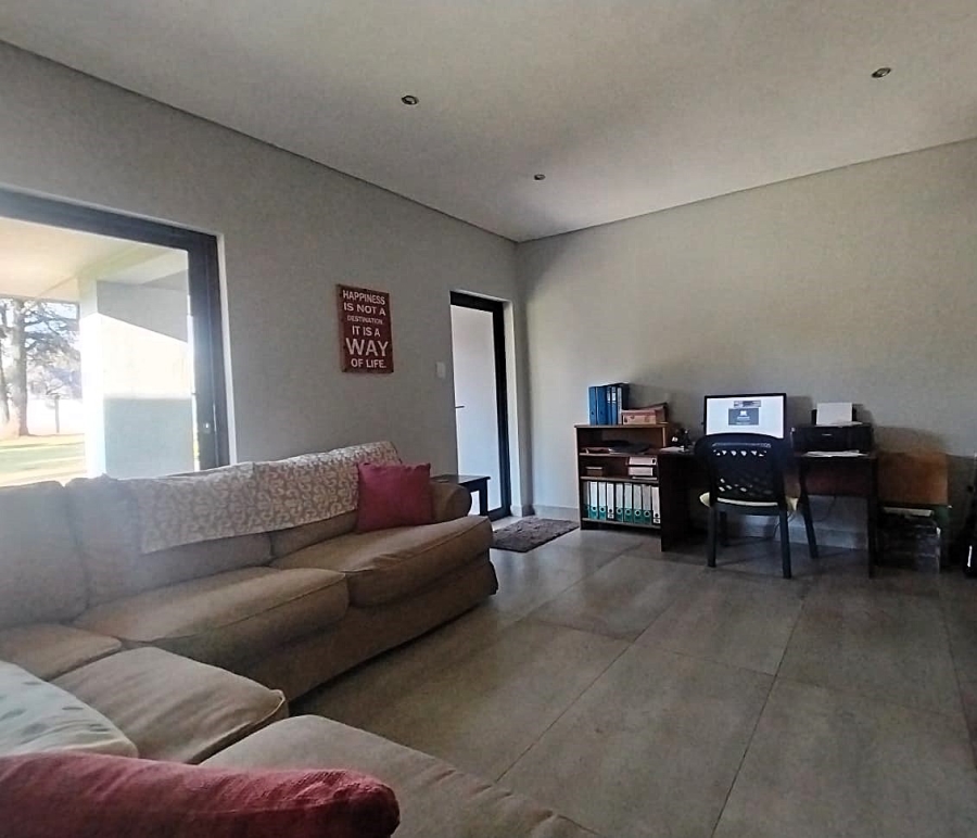 6 Bedroom Property for Sale in Three Rivers Gauteng