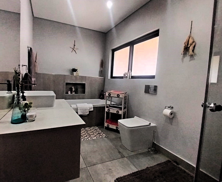 6 Bedroom Property for Sale in Three Rivers Gauteng