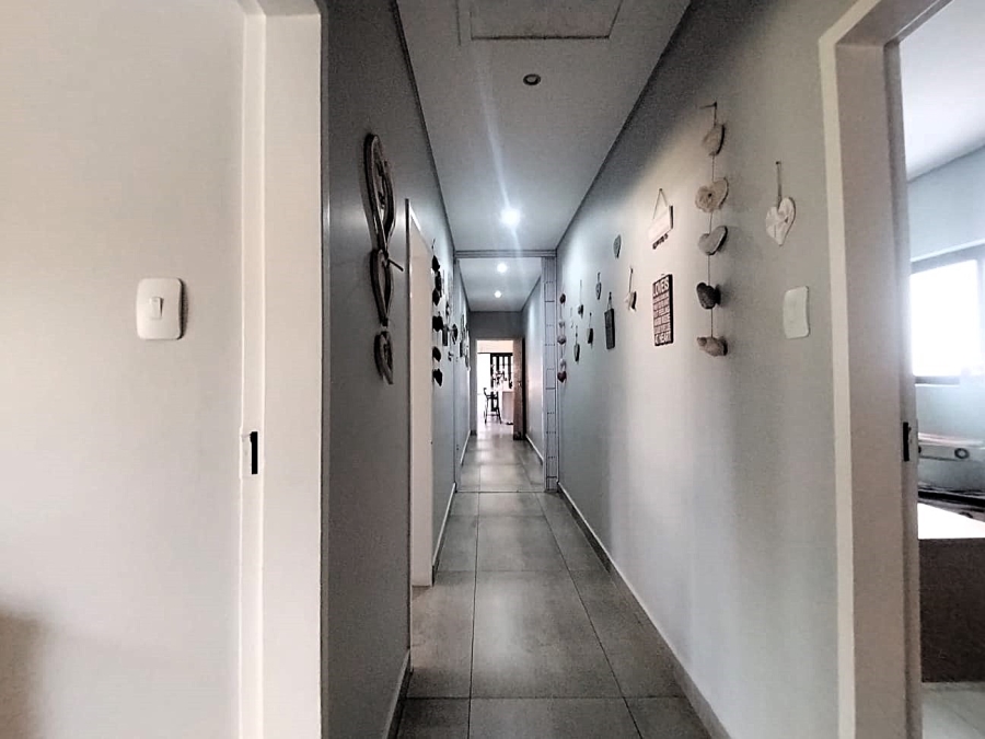6 Bedroom Property for Sale in Three Rivers Gauteng
