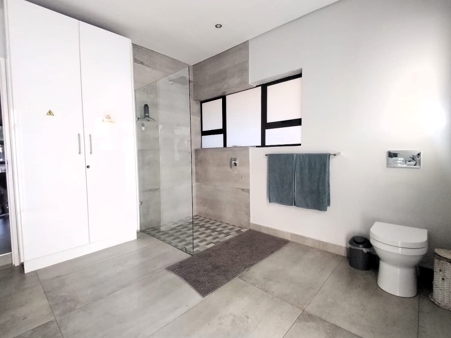 6 Bedroom Property for Sale in Three Rivers Gauteng