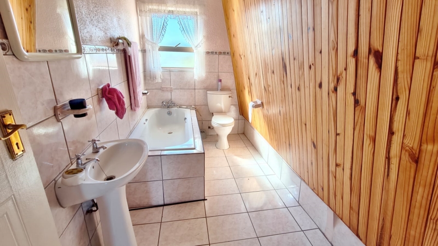 5 Bedroom Property for Sale in Vaal Marina Gauteng