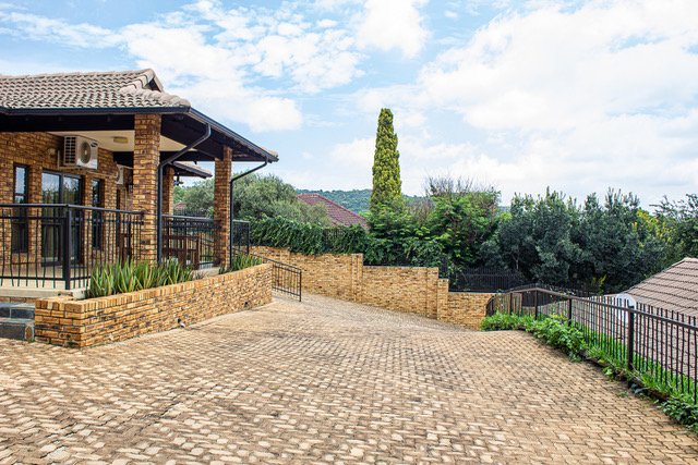 To Let 2 Bedroom Property for Rent in Mondeor Gauteng