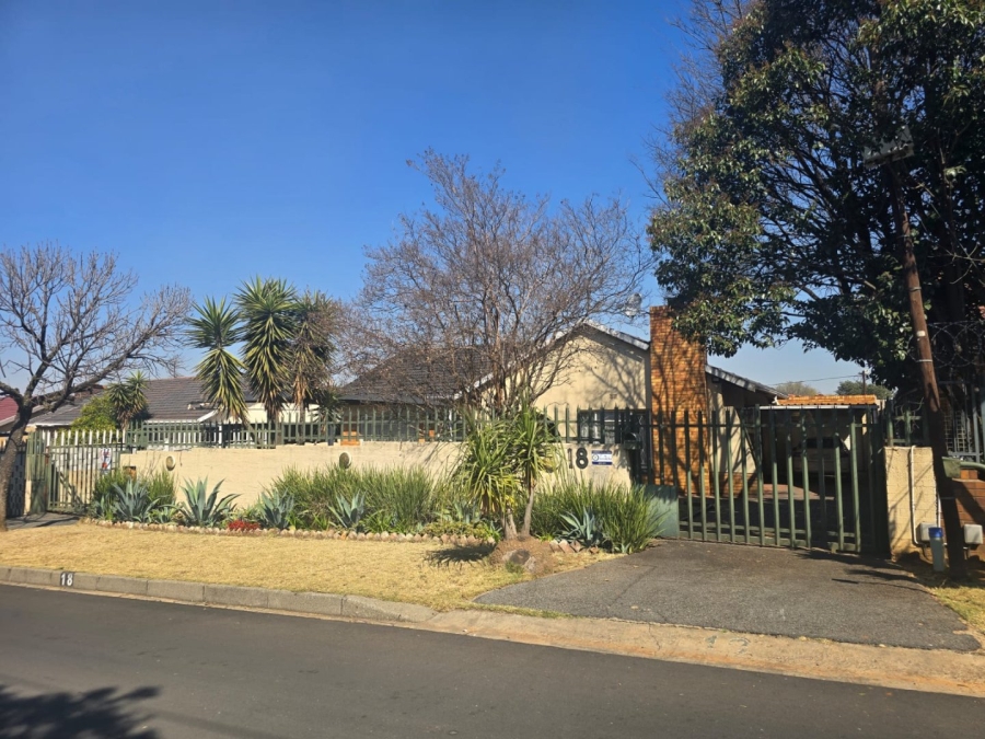 3 Bedroom Property for Sale in Rustivia Gauteng