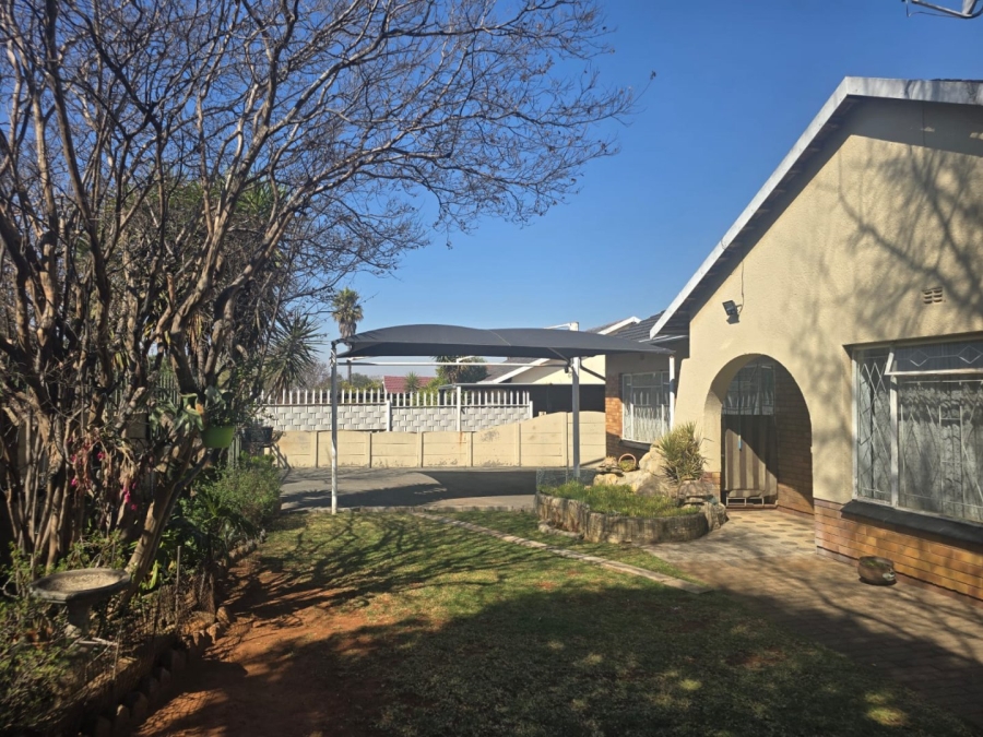 3 Bedroom Property for Sale in Rustivia Gauteng