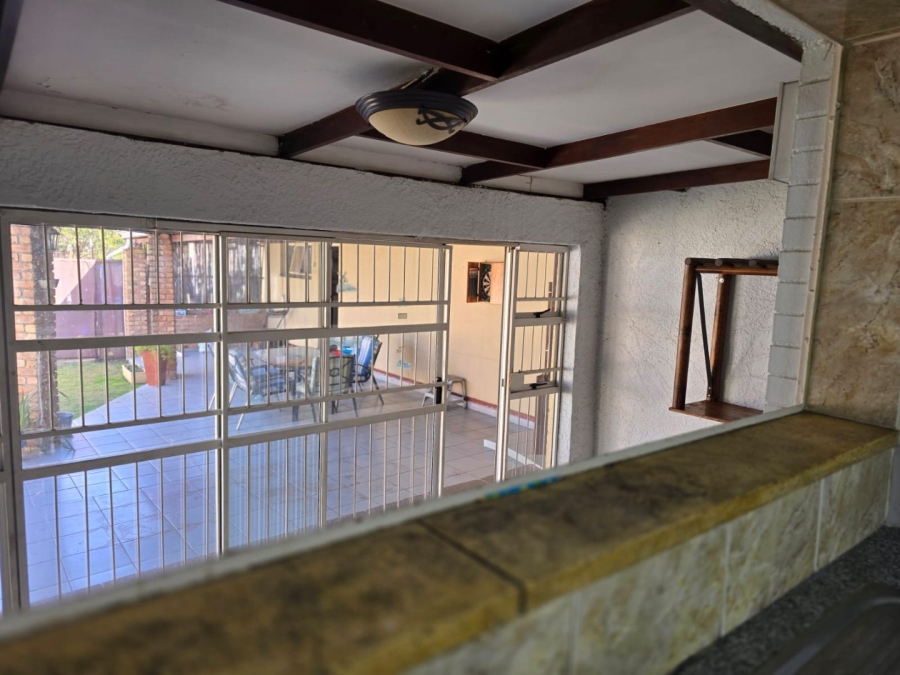 3 Bedroom Property for Sale in Rustivia Gauteng