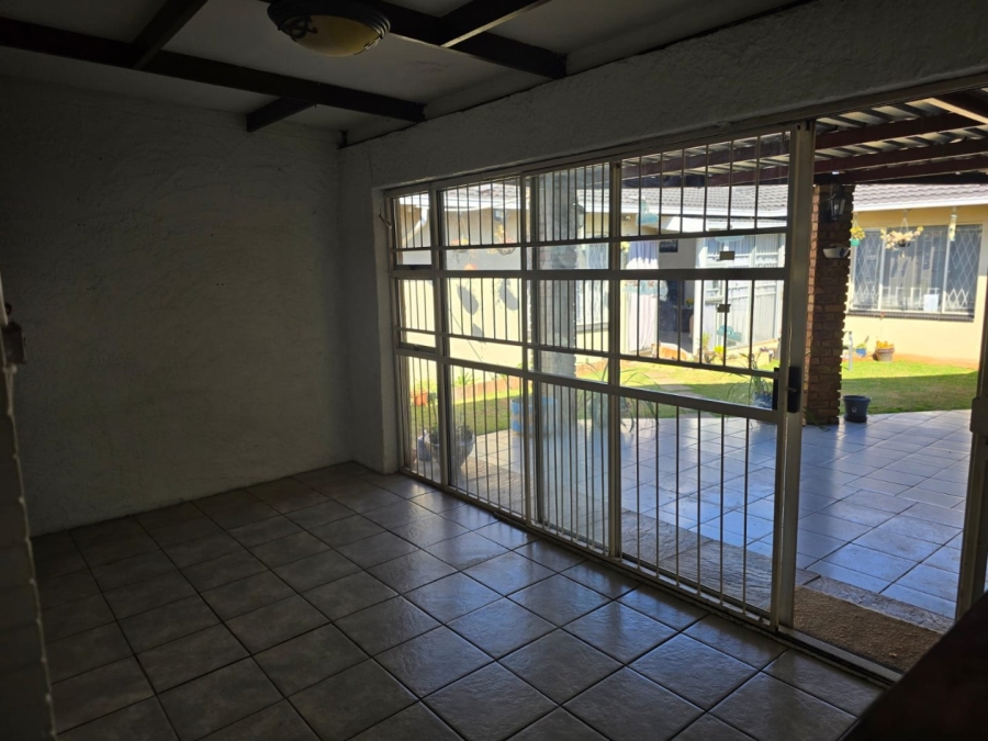3 Bedroom Property for Sale in Rustivia Gauteng