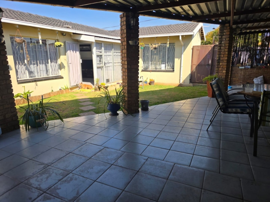 3 Bedroom Property for Sale in Rustivia Gauteng