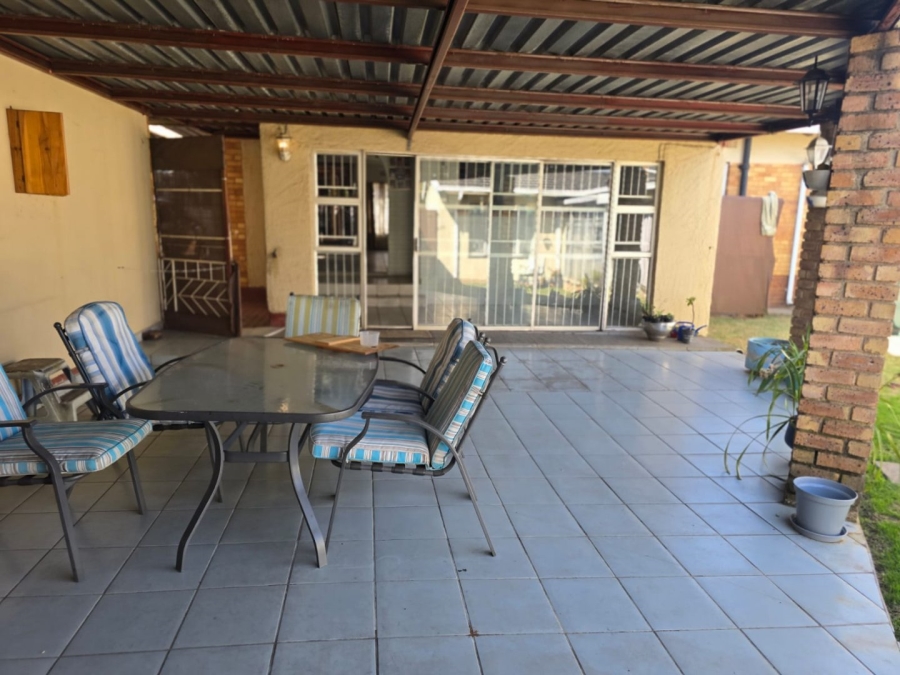 3 Bedroom Property for Sale in Rustivia Gauteng