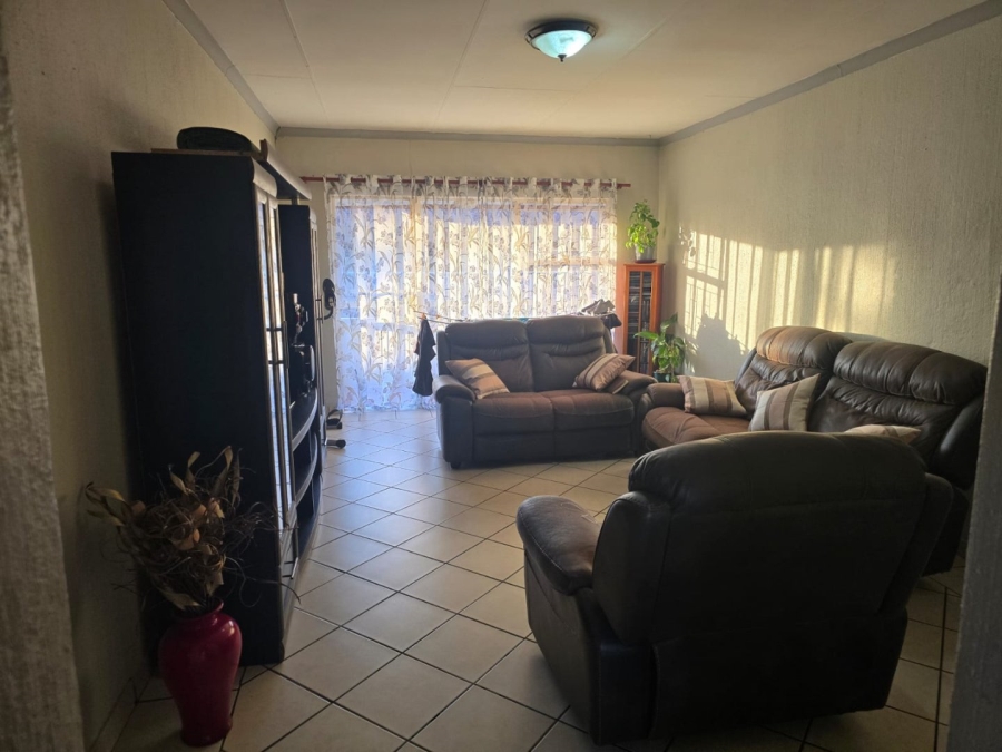 2 Bedroom Property for Sale in Dayanglen Gauteng