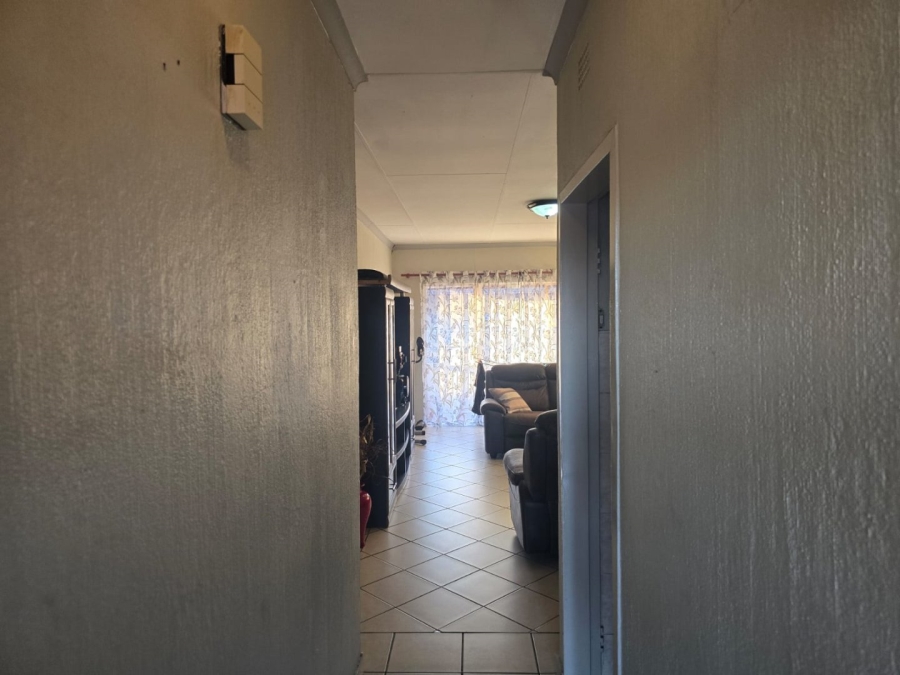 2 Bedroom Property for Sale in Dayanglen Gauteng