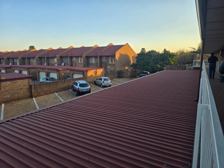 2 Bedroom Property for Sale in Dayanglen Gauteng