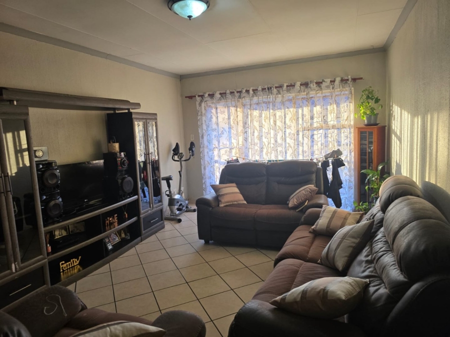 2 Bedroom Property for Sale in Dayanglen Gauteng